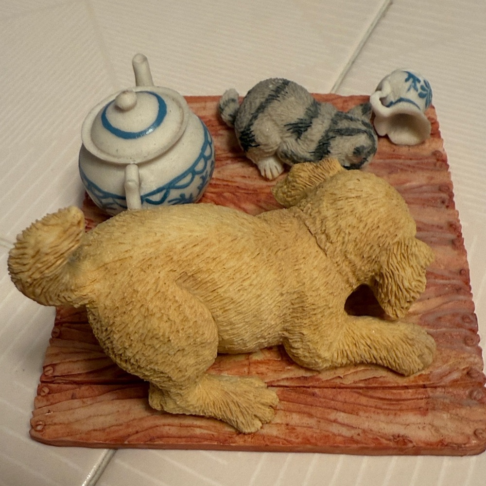 Enesco pet figurine. Vintage
Partners in Crime by Mary Rhyner
1993 - Picture 4 of 5